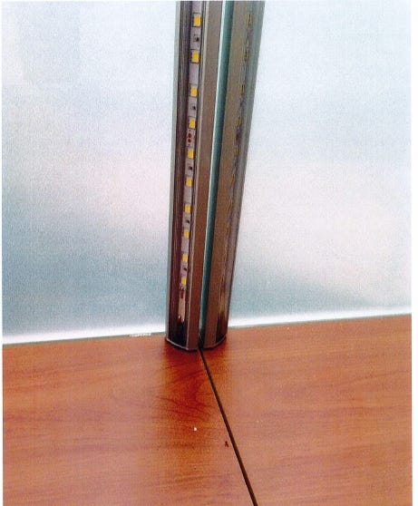 Illuminazione con striscia LED per vetrine altezza cm. 140 per ENTRAMBI i lati