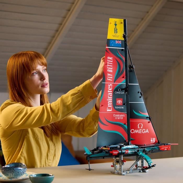 LEGO Technic 42174 Yacht Emirates Team New Zealand AC75 - Kit di costruzione per adulti