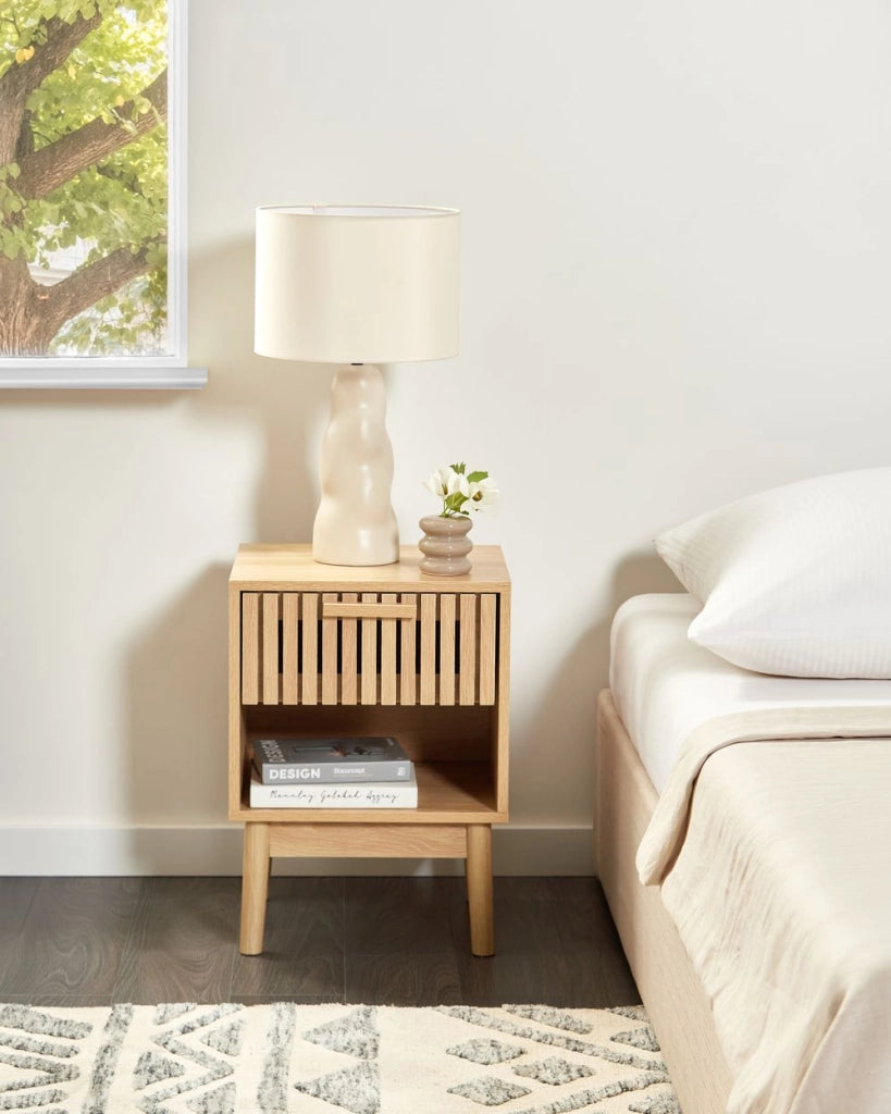 Comodino Legno chiaro MDF Gambe in legno di pino 1 cassetto portaoggetti 1 ripiano Design moderno scandinavo Camera da letto
