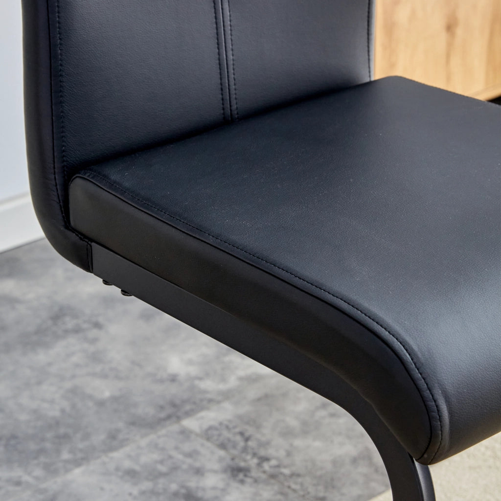 Coppia di sgabelli da bar con schienale e poggiapiedi, design moderno, in similpelle e metallo nero