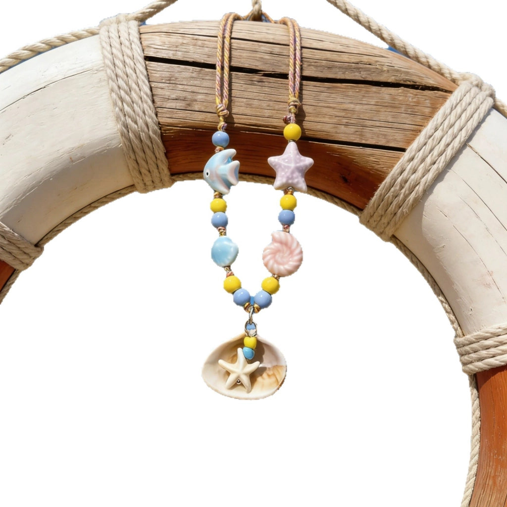 Collana con ciondolo a forma di stella marina e conchiglia, ricca di dopamina.