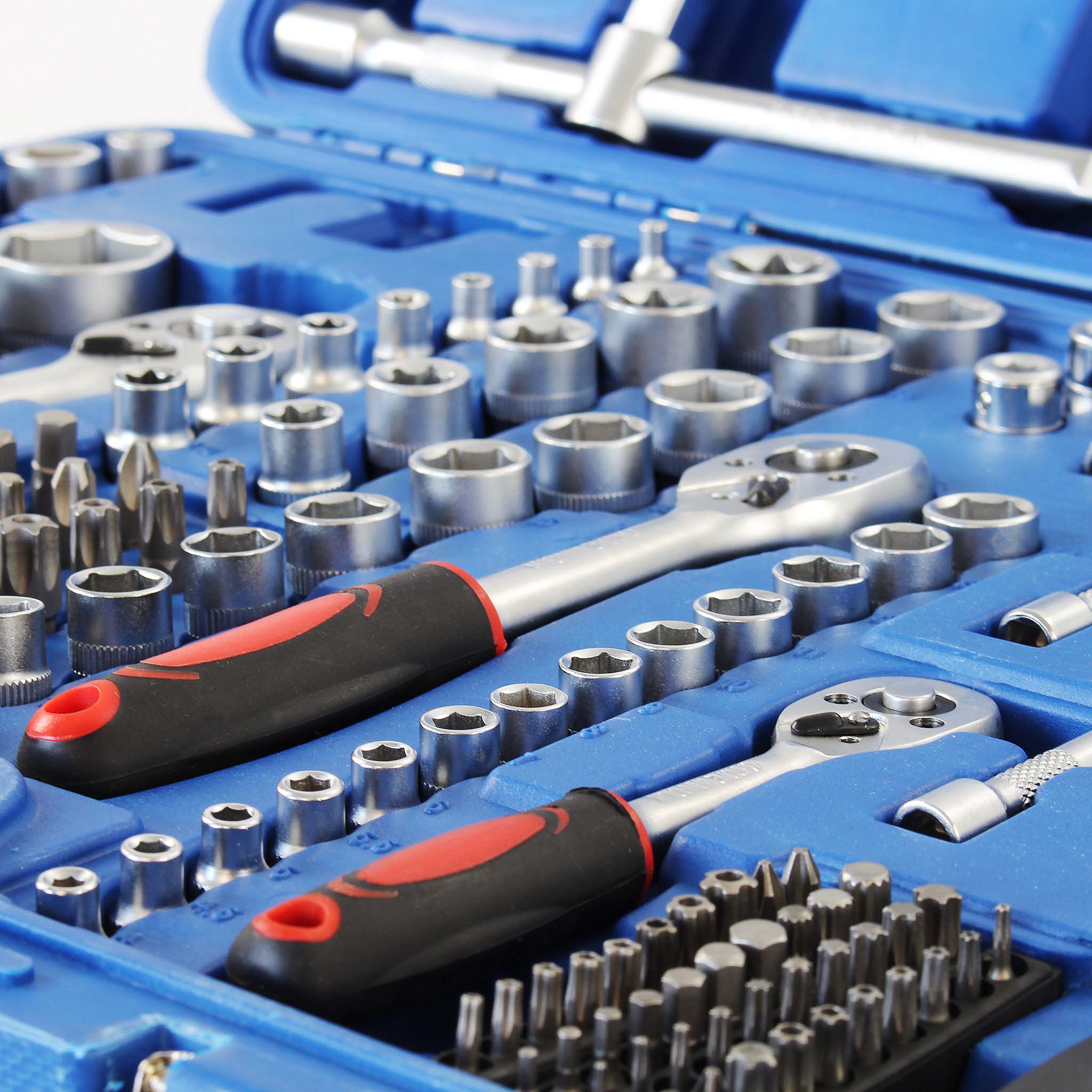 Set di chiavi a bussola 192 pz. Con cricchetti, bit, prese da 1/2″ 3/8″ 1/4″