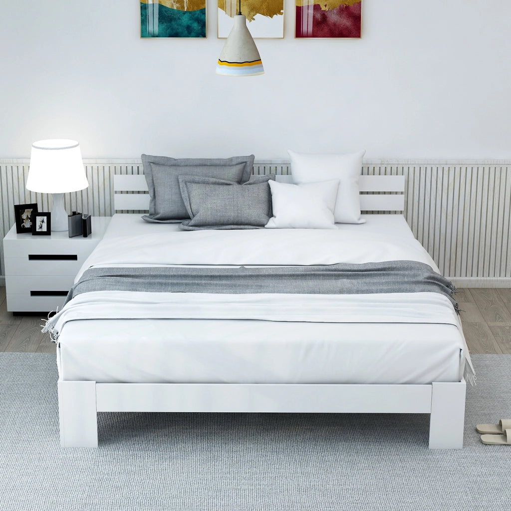 Letto matrimoniale 140x200 cm in legno massiccio bianco con rete a doghe, design rustico e salvaspazio