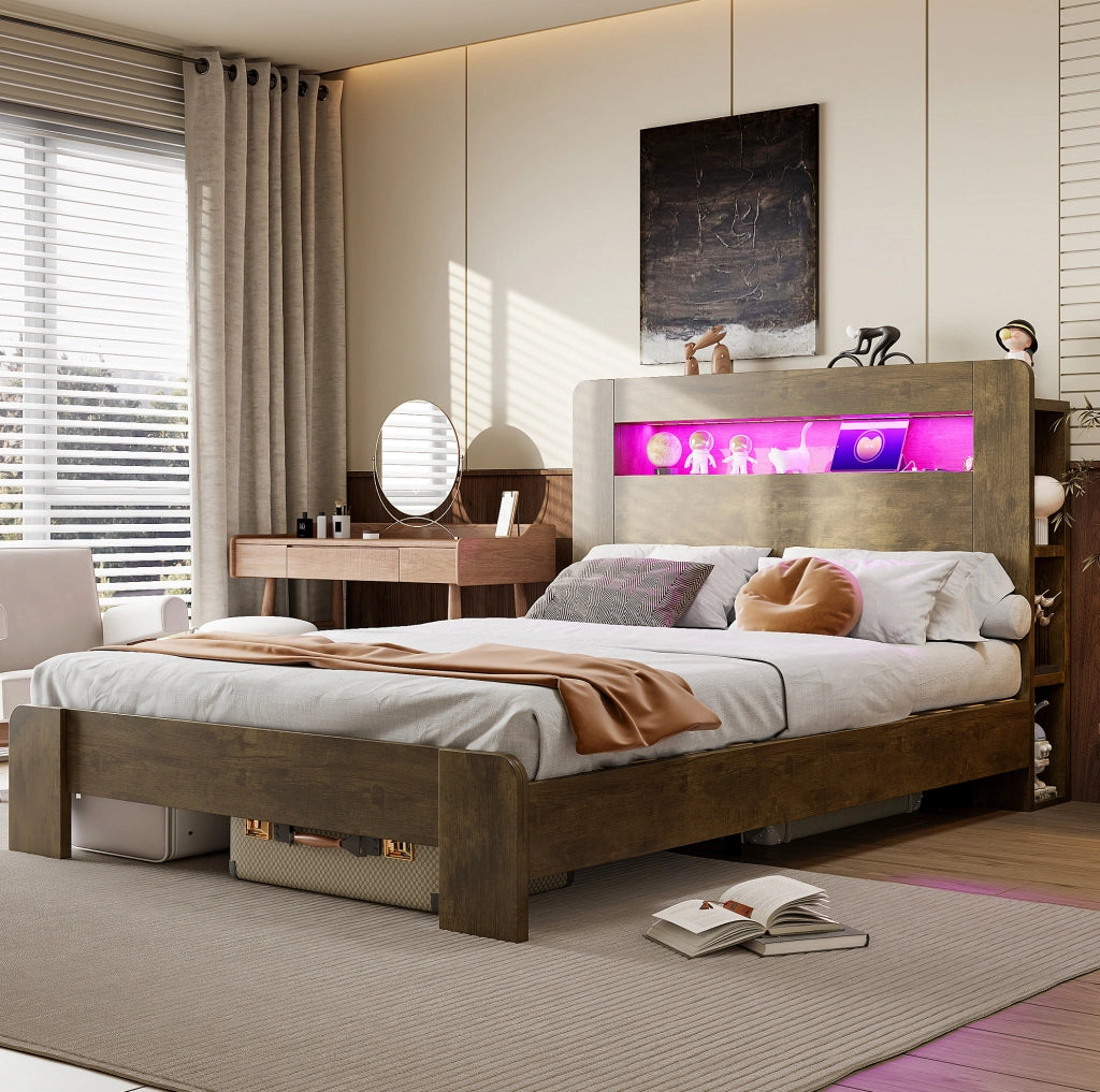 Letto matrimoniale 140x200 cm in legno con testiera contenitore; LED e prese integrate; effetto vintage