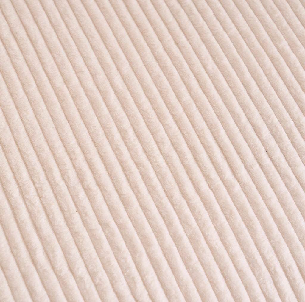 Divano 2 posti ULEVR 43x45x104 cm in velluto a coste bianco, design curvo con 3 cuscini