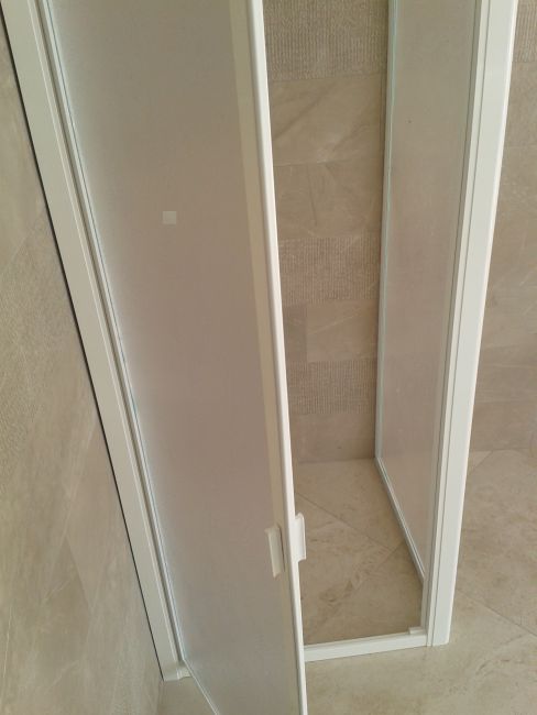 Box Porta Doccia in Acrilico - 1 lato, Apertura Battente Reversibile - Misura: 70 x h185 (AdattabilitÃ  68-73cm)