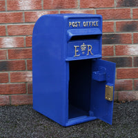 Cassetta Postale per le Lettere in Stile Britannico Inglese in Ghisa da Esterno Bocchetta Lettere Standard UK - con Piedistallo - Blu