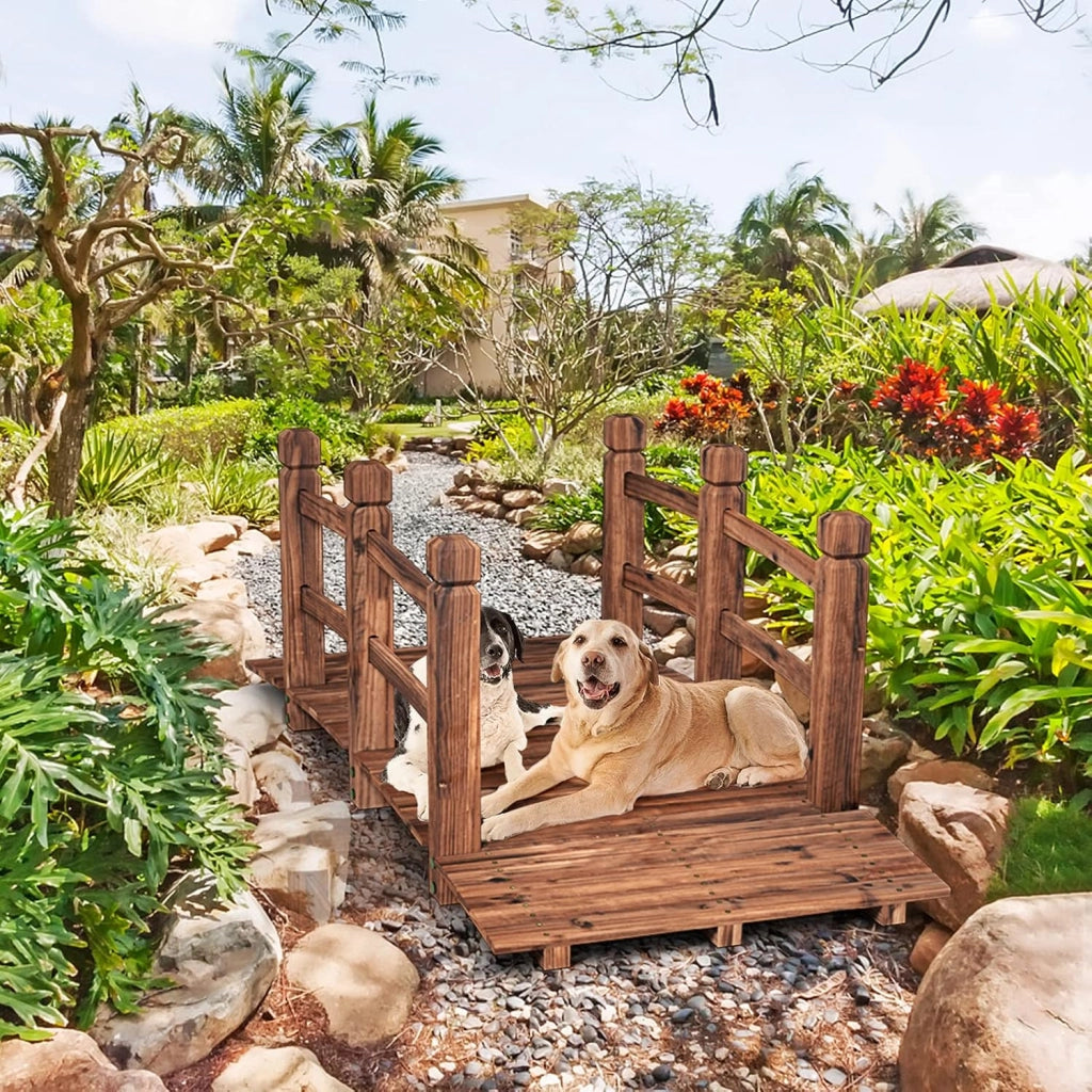 Ponte da Giardino in Legno di Abete Carbonizzato con Ringhiere, Ponticello Calpestabile per Giardino e Stagno Portata 100 kg, 150 x 67 x 55 cm, Marrone