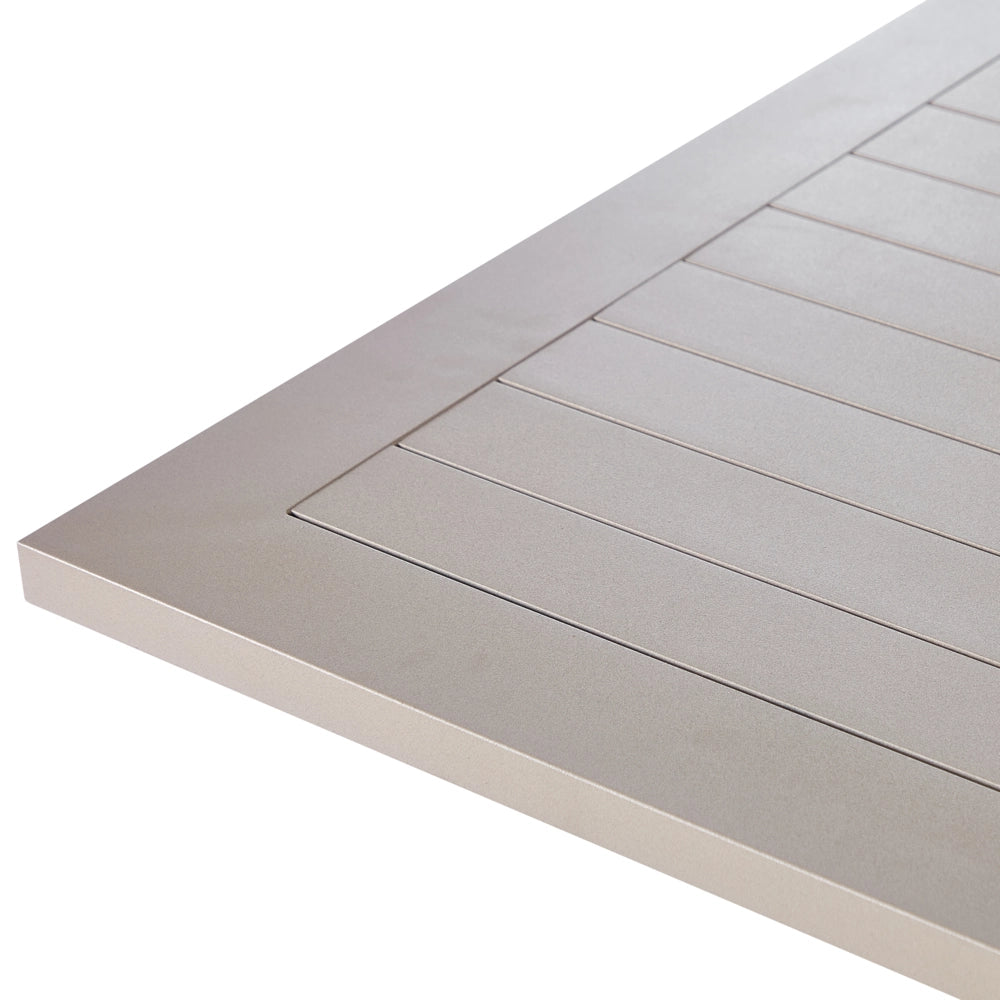 Tavolo da pranzo per esterno con piano a doghe in alluminio grigio 200 x 105 cm rettangolare per esterno moderno industriale
