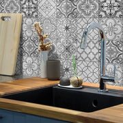 Tegelstickers in Vinile Antiscivolo per Decorazione - Cucina e Bagno - Grigio 30x15cm - 24 Pezzi - Facili da Applicare - Sostenibili - Ideali per...