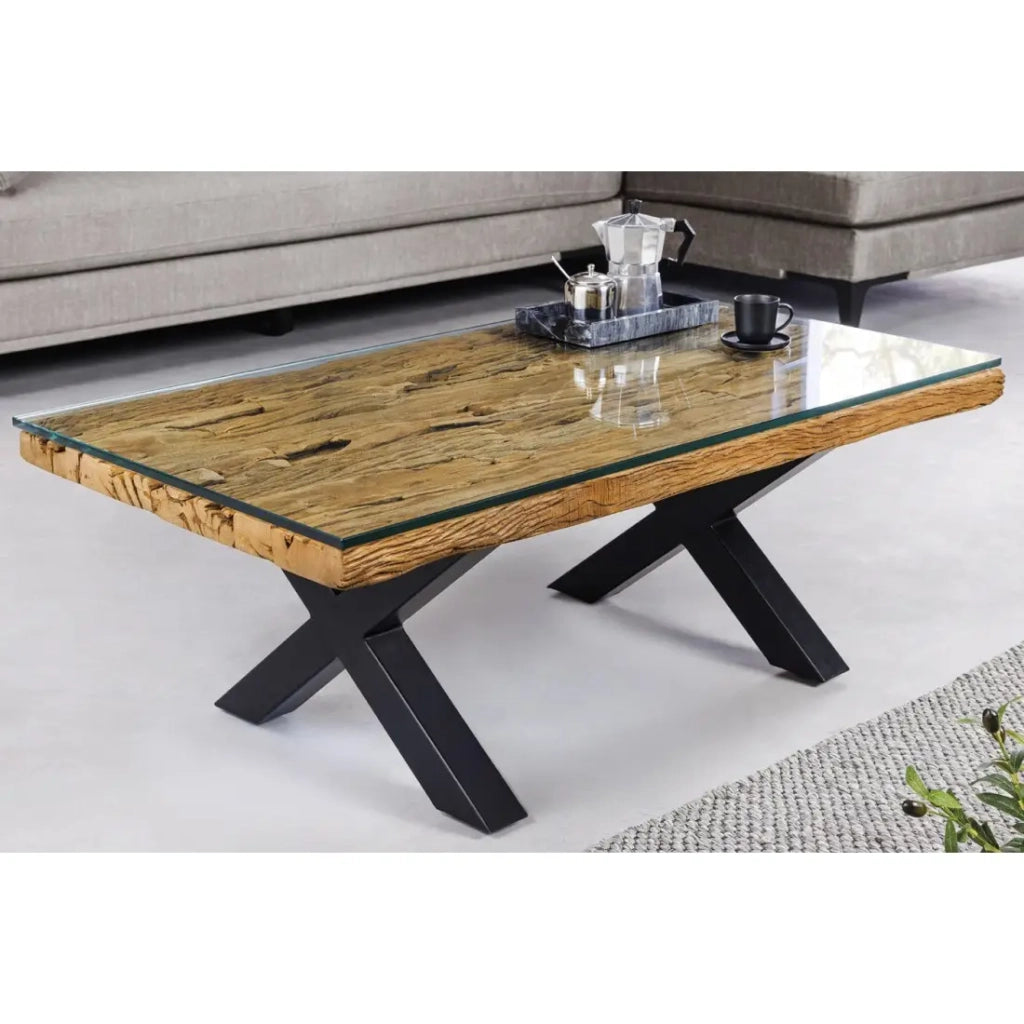 Tavolino basso RAFTA 110 cm in teak riciclato con vetro temperato – Design industriale con gambe incrociate in metallo