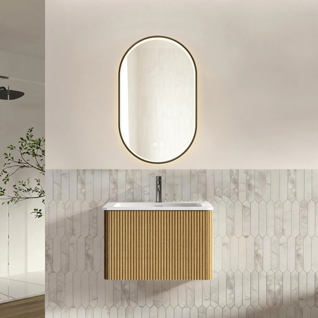 Set mobile bagno sospeso con specchio LED; lavabo integrato in solid surface; rovere