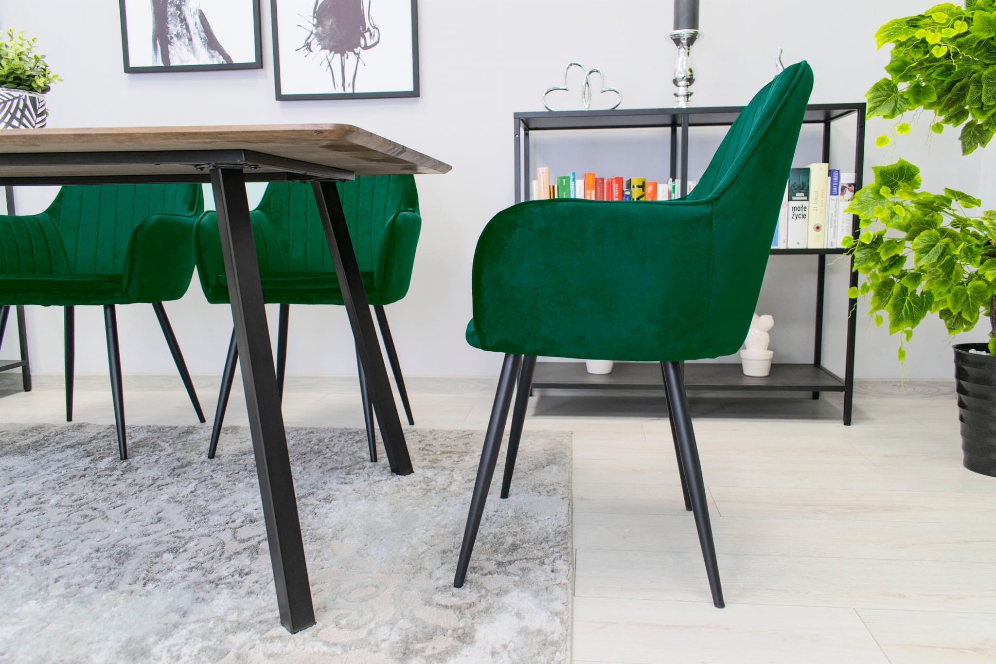 Sedia VALORA LUGO - Velluto verde con gambe nere x 2