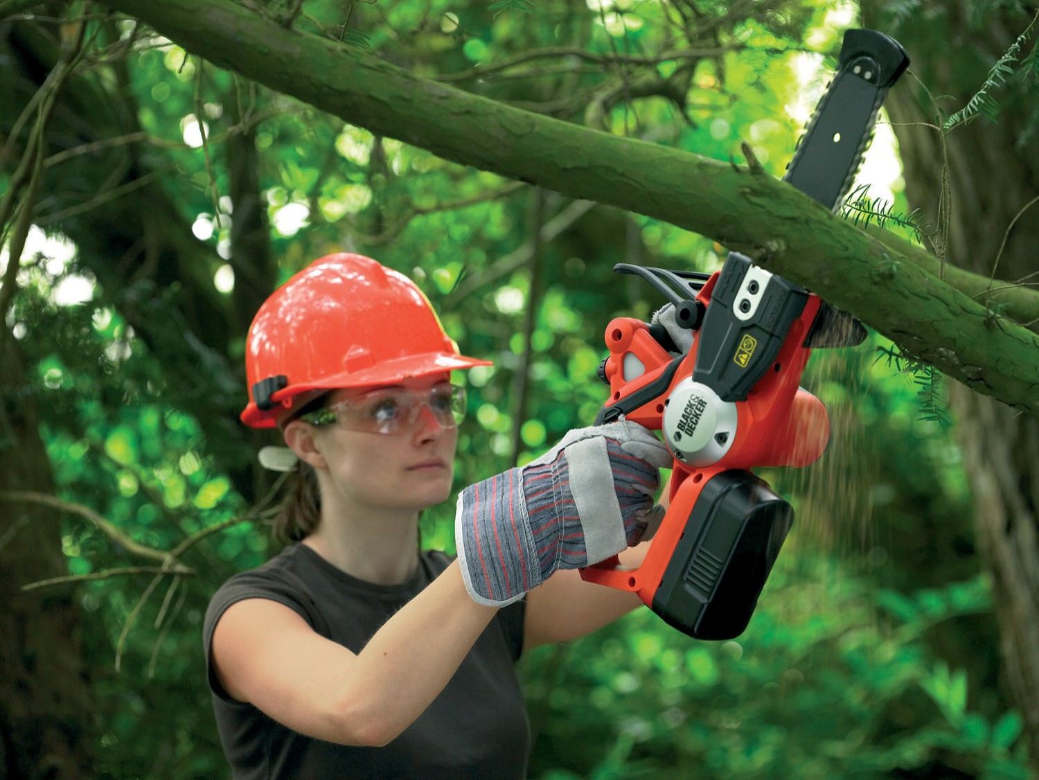 ELETTROSEGA A BATTERIA LITIO 18 V. BLACK & DECKER GKC 1820 L LAMA CM.20