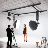Sistema aereo per studio fotografico - Binari a soffitto 2 x 2,6 m, con 8 staffe e 3 pantografi estensibili in continuo da 40-215 cm fino a 6 kg - Attrezzatura per fotografi e videografi