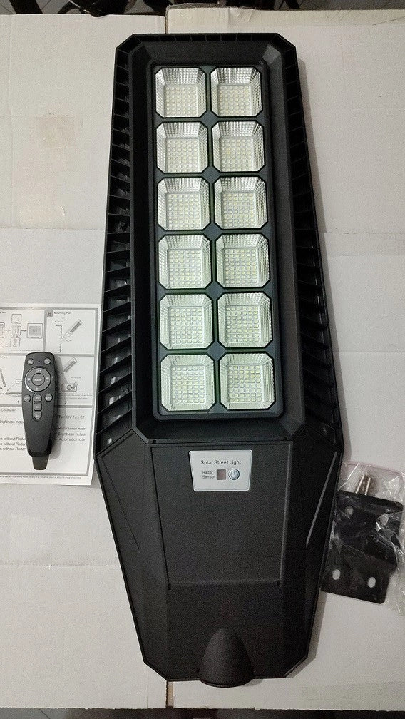 LAMPIONE 600W PANNELLO SOLARE INTEGRATO CREPUSCOLARE IP65 LUCE Fredda 130lm/w - Benovo