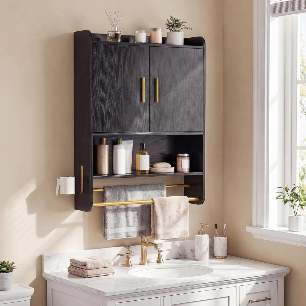 Pensile Bagno Sospeso, Mobiletto da Parete Salvaspazio a 4 Livelli, con 2 Ante, Ripiano Regolabile, 2 Portasciugamani e Gancio, Armadietto da Cucina Moderno in Legno, 55 x 20 x 80 cm (Bianco)