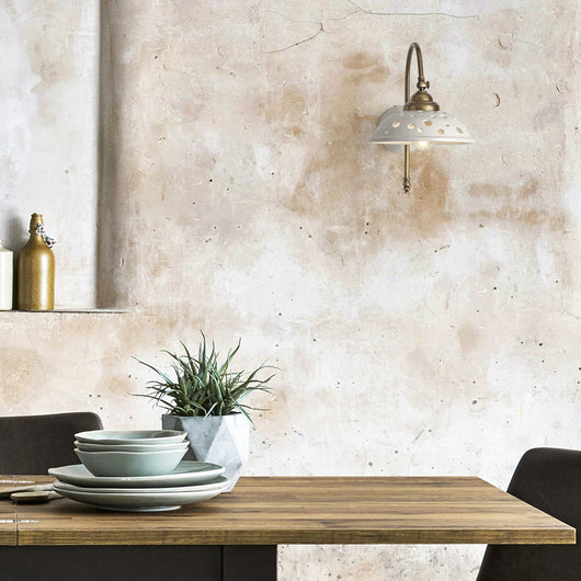 CONTEMPORANEA Applique in Ceramica Bianca Lucida con Braccio in Ottone