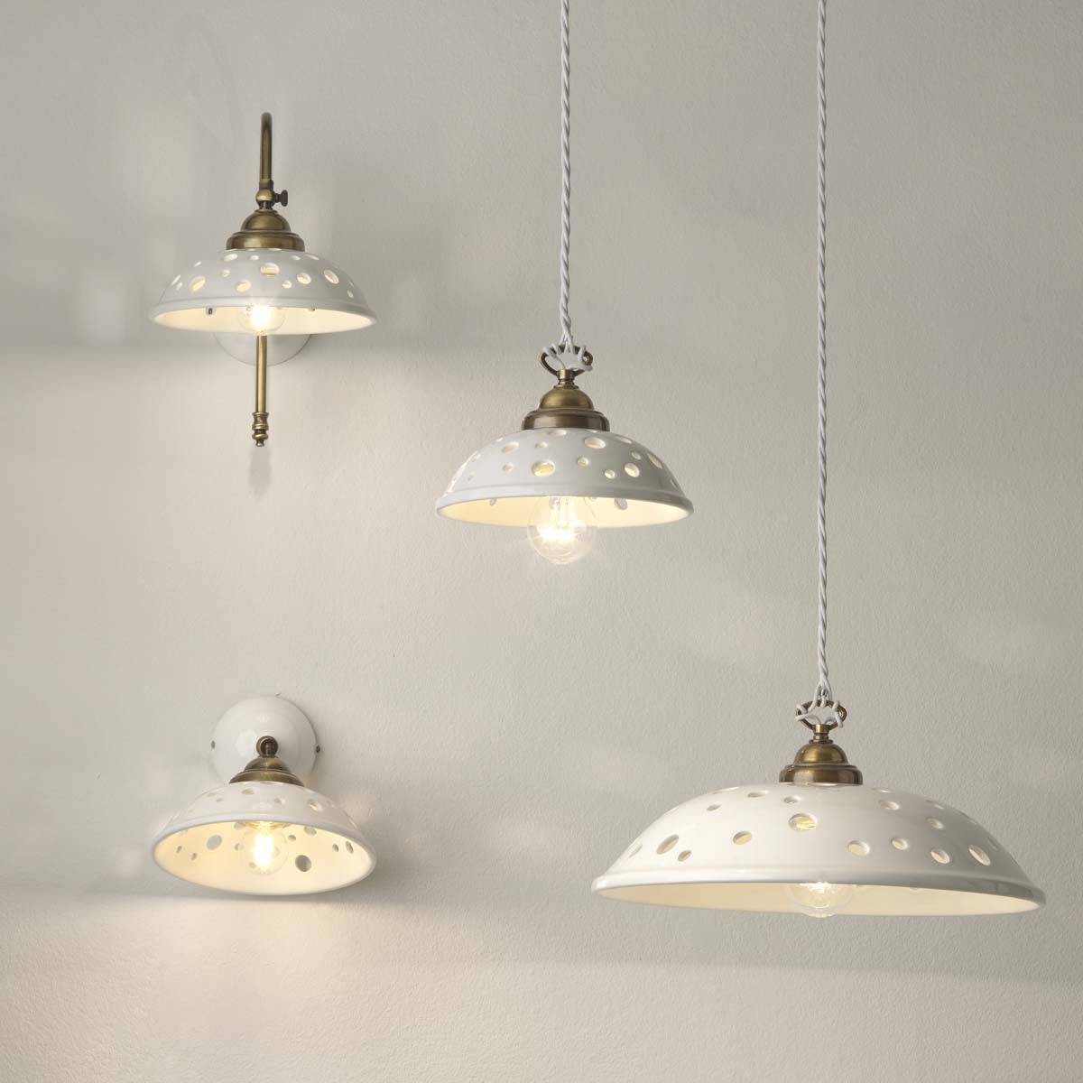 CONTEMPORANEA Applique in Ceramica Bianca Lucida con Braccio in Ottone