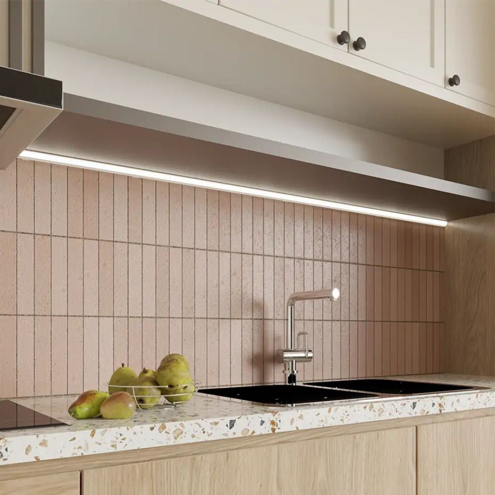 Profilo P53 alluminio lunghezza 1200mm. con schermo bianco con touch dimmer bianco