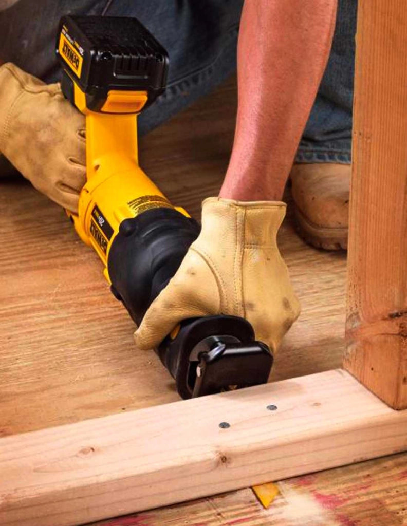 Sega Universale DeWALT DCS380N (Solo corpo)