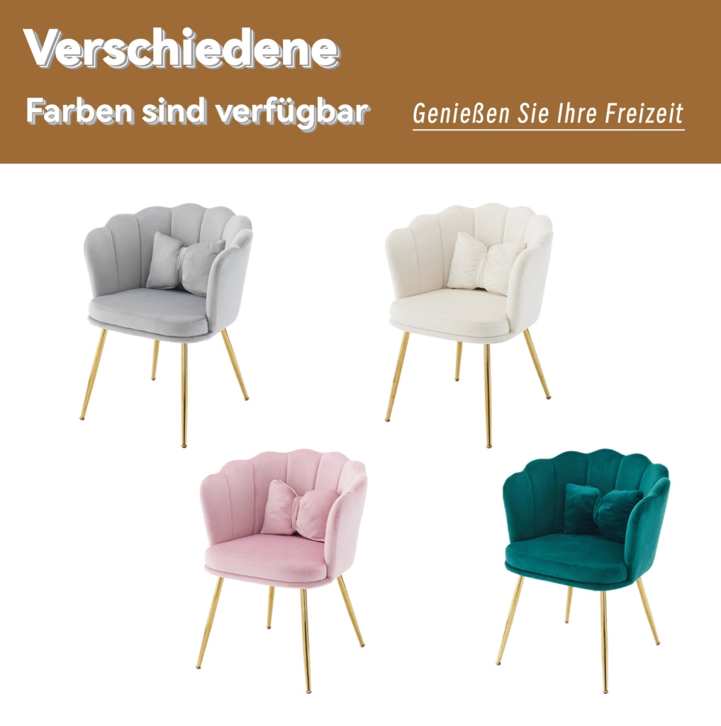 Poltrona in velluto beige con schienale a petali; gambe dorate e cuscino a farfalla