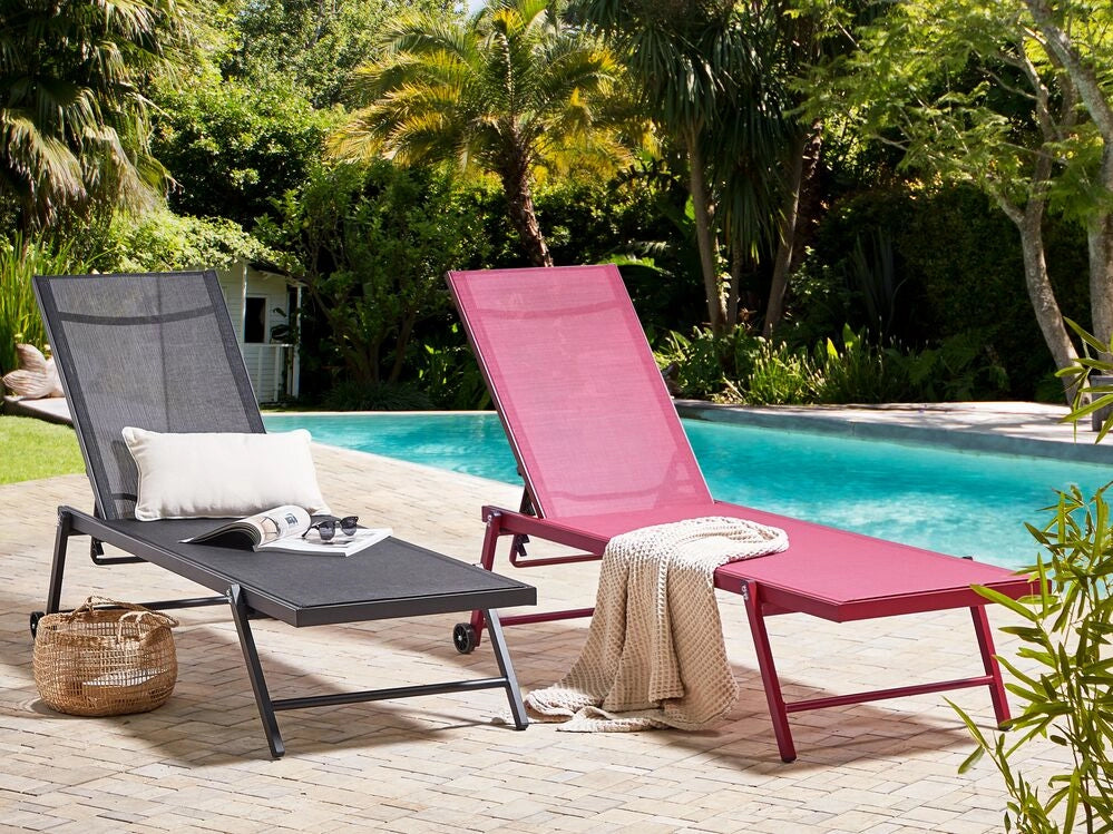 Lettino prendisole da giardino Sedile sintetico rosso Struttura in alluminio 198 x 61 cm Schienale reclinabile regolabile con ruote Patio