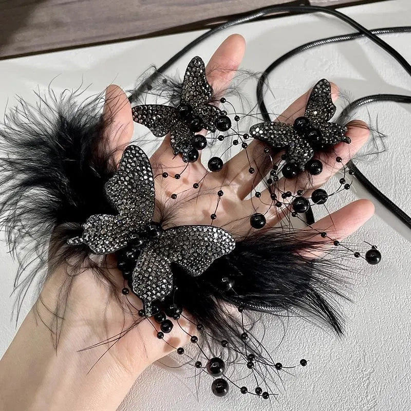 Collana e orecchini fatti a mano con farfalla nera, diamanti e perle, regalo di Natale o compleanno.