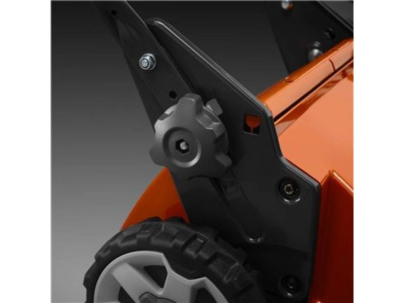 Rasaerba Husqvarna LC353iVX semovente taglio 53cm senza batteria e carica
