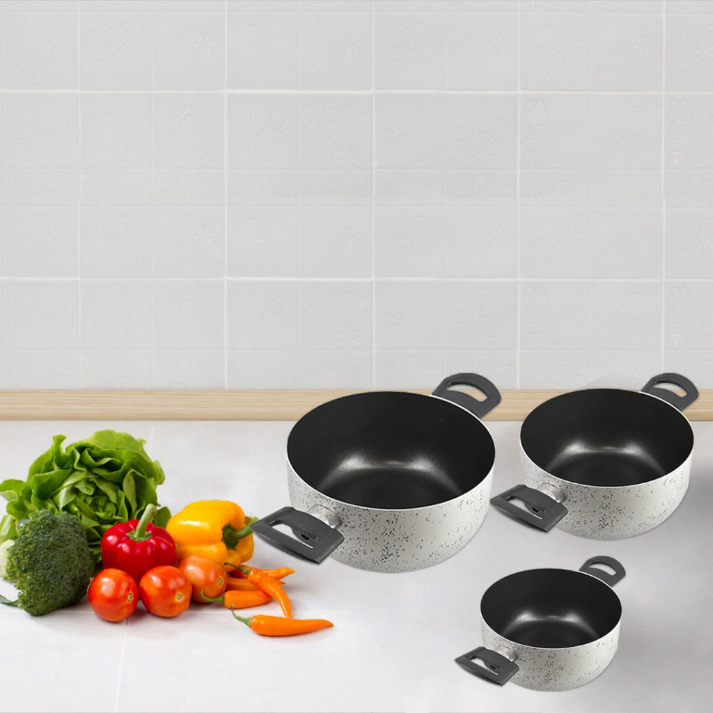 MA MAISON TRIS CASSERUOLE Ø 18 - Ø 22 - Ø 26 CON 2 MANICI LINEA ALESSIA SPESSORE 1.60 MM ANTIADERENTE E ANTIGRAFFIO IN ALLUMINIO