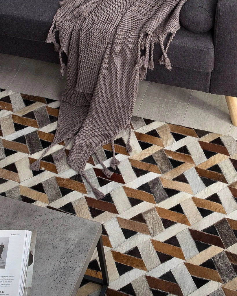 Tappeto tappetino Tappeto Pelle Marrone e Grigio Motivo Geometrico 140 x 200 cm Rustic Boho