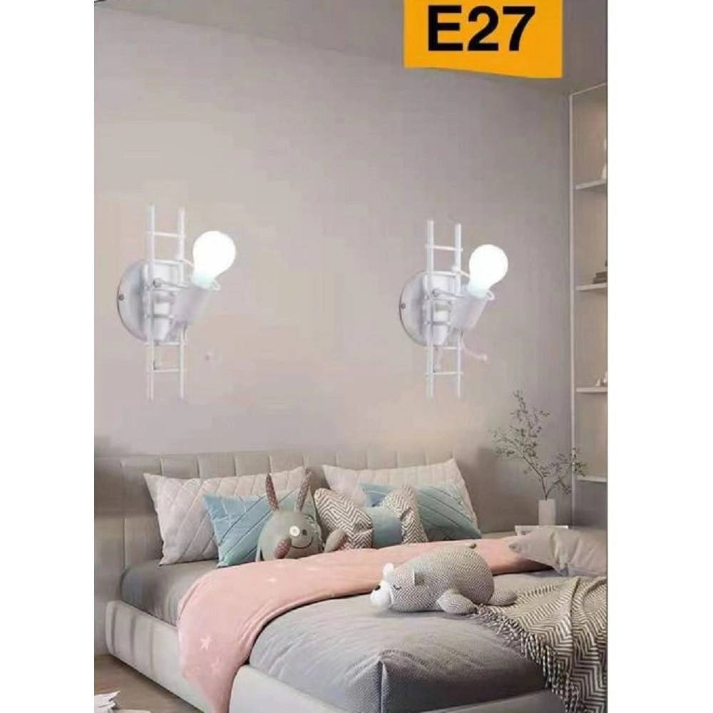 Trade Shop - Applique Da Parete Decorativo Forma Omino Sulla Scala In Metallo Attacco E27 Aq49 - Bianco