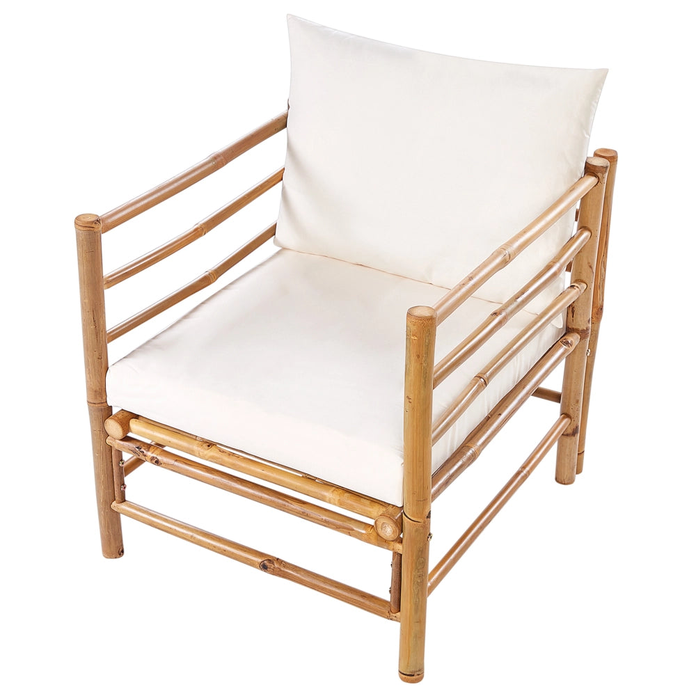 Set da giardino 6 posti composto da divano, poltrona e tavolino in bambù naturale con cuscini bianco sporco esterno elegante