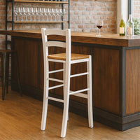 Sgabello alto da bar in legno bianco con seduta in paglia h 80 cm