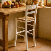 Coppia di sgabelli da bar alti 80 cm in legno bianco con manico seduta in paglia