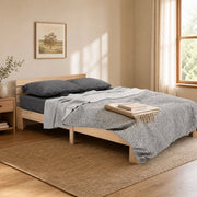 Letto matrimoniale 140x200 cm in legno massello di pino; colore naturale; con rete a doghe