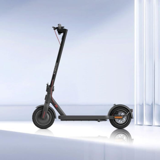 Scooter elettrico - XIAOMI - Scooter elettrico 4 - 300 W - Pneumatici 10 - Autonomia 35 km