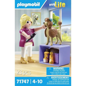 PLAYMOBIL 71747 Toelettatore con barboncino e accessori, My Life, 23 pezzi, dai 4 anni in su