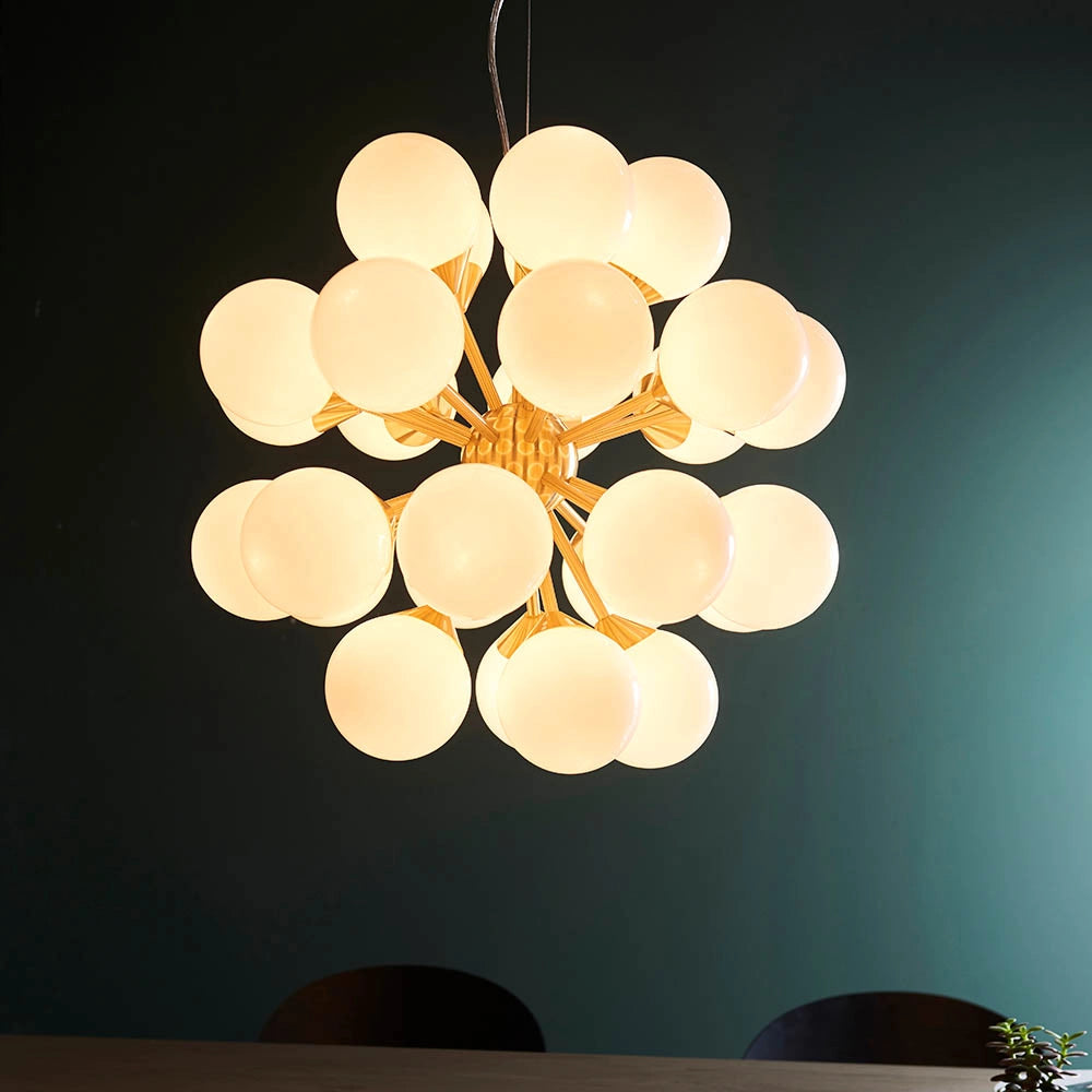 Lampadario OSCAR Endon ottone spazzolato sfere opali 28xG9