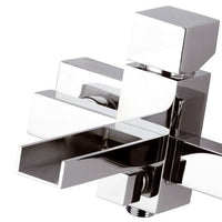 Rubinetto per esterno vasca con bocca a cascata, design quadro e minimale. serie cube waterfall