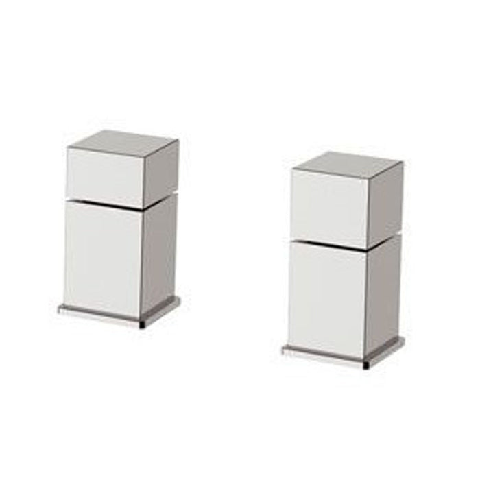 Rubinetto serie cube waterfall bordo vasca dotato di deviatore, bocca cascata e doccetta