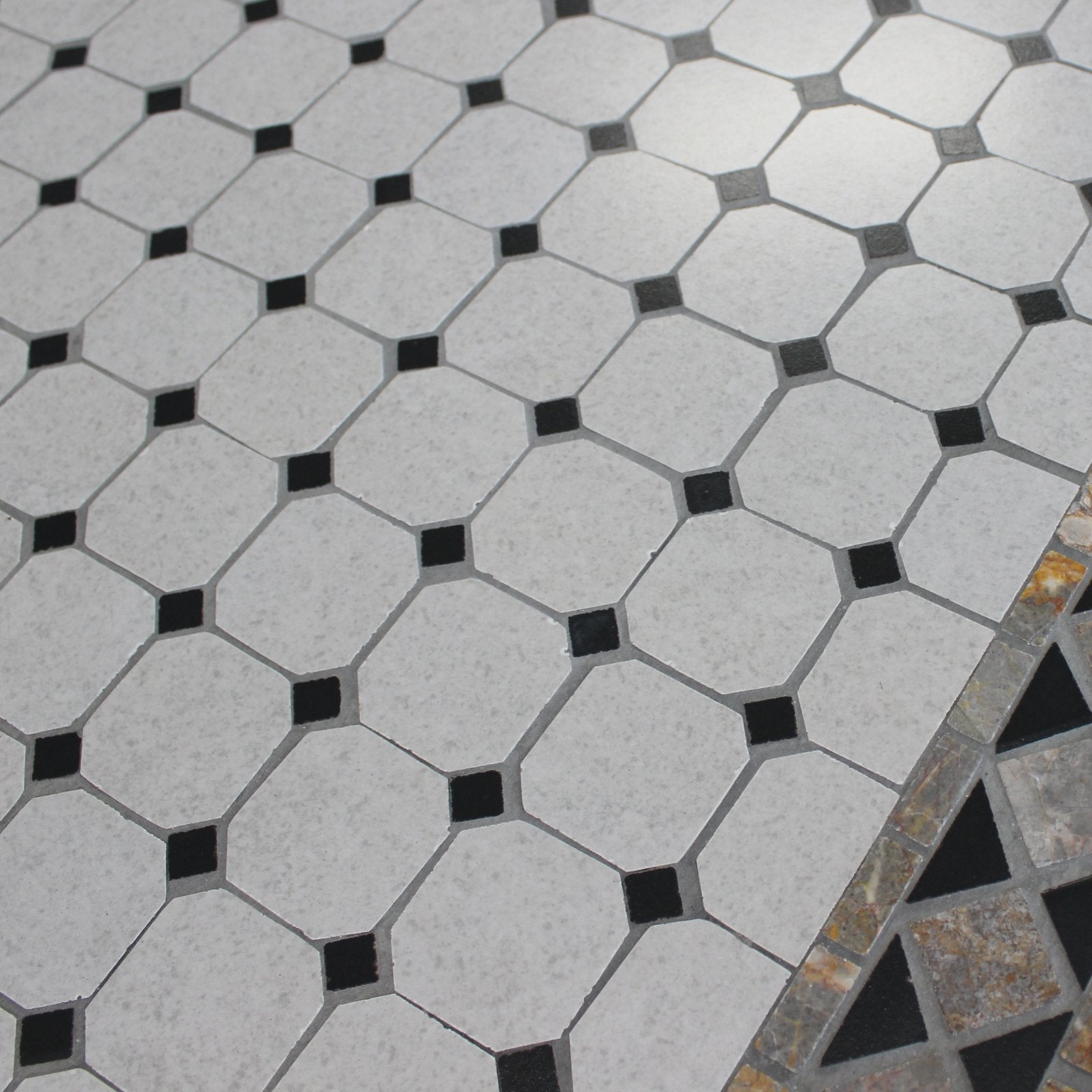 Tavolo da giardino in acciaio e mosaico - LIVIA