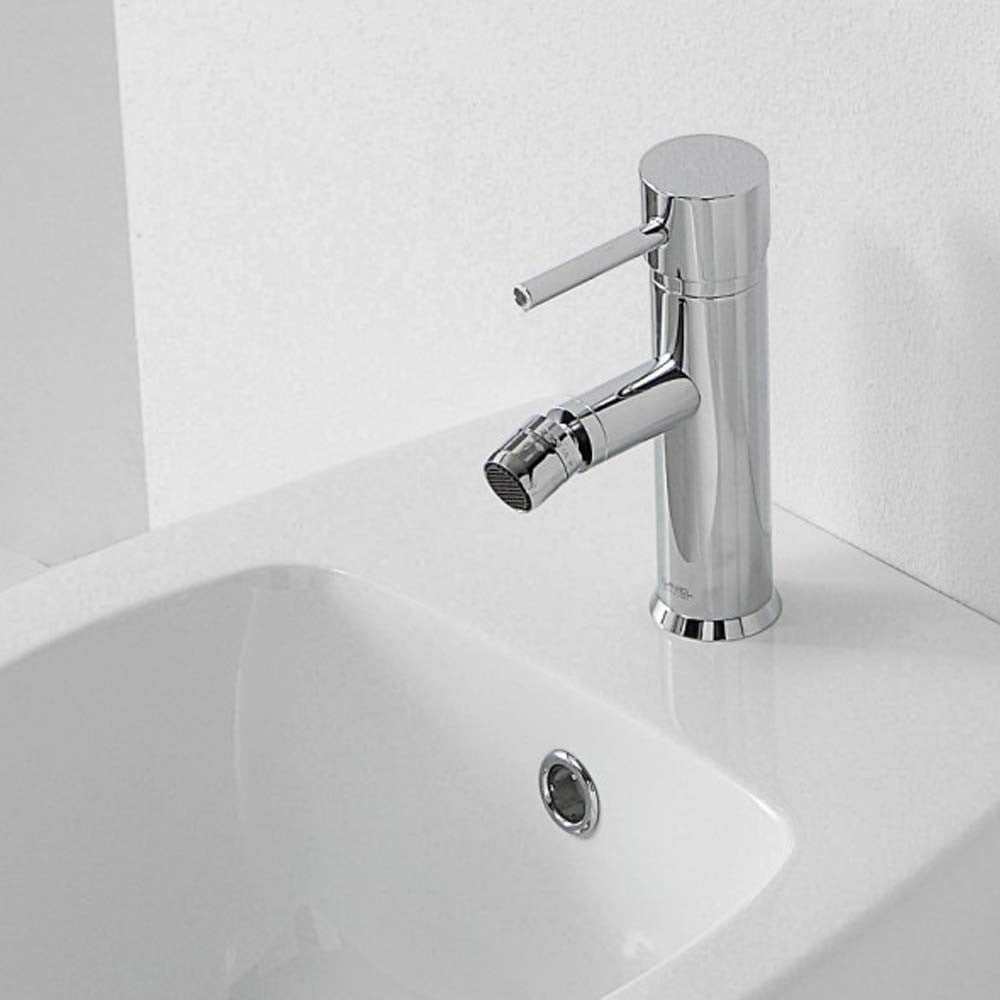 Rubinetto suvi per bidet dotato di scarico, caratterizzato da un design minimale e linee tonde
