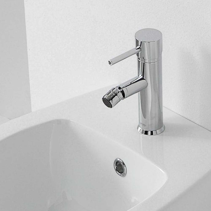 Rubinetto suvi per bidet dotato di scarico, caratterizzato da un design minimale e linee tonde