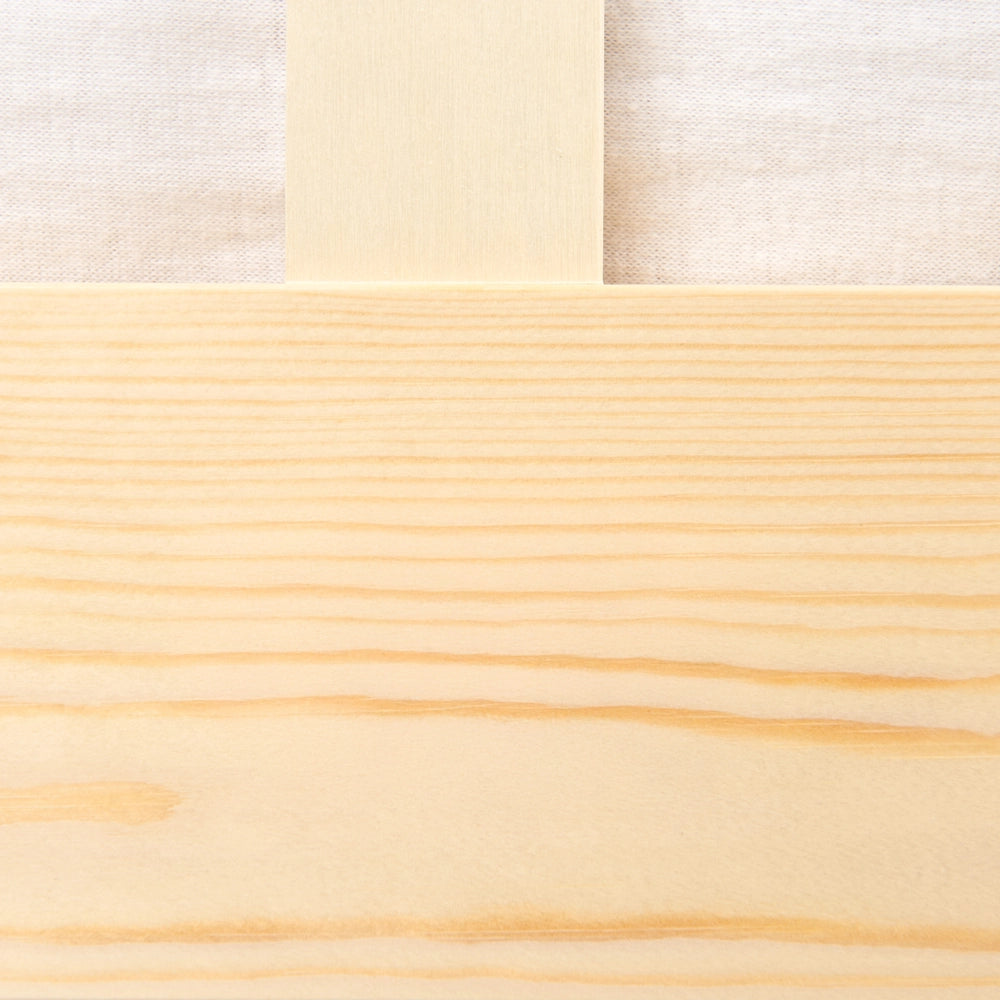 Letto in legno di pino chiaro Dimensioni singole 90 x 200 Testiera a doghe minimalista