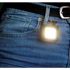 TORCIA LED MULTIFUNZIONE CON MOSCHETTONE, BASE MANGNETICA, 6 TIPI DI LUCE