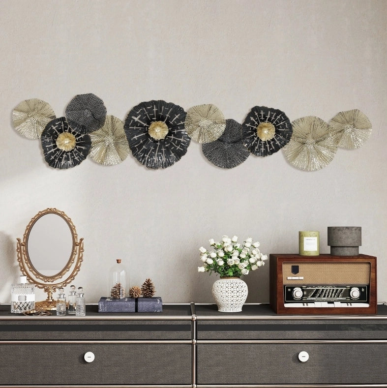 Decorazione da parete in metallo nero e oro 134 x 29 cm, stile moderno