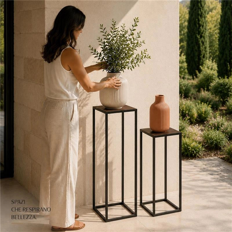 2 COLONNINE IN METALLO NERO MISURE 23X60CM E 27X70CM CON BASE IN MDF COLOR LEGNO