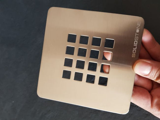 Piletta ultraribassata in PVC per piatto doccia basso con foro diametro da 90 mm - Con griglia in acciaio inox 13x13