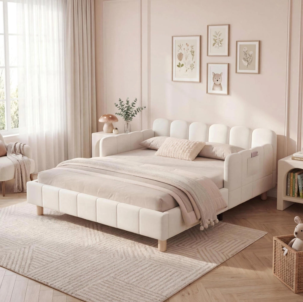 Lettino bambino 140x190 cm in velluto beige con testiera imbottita e barriera di sicurezza